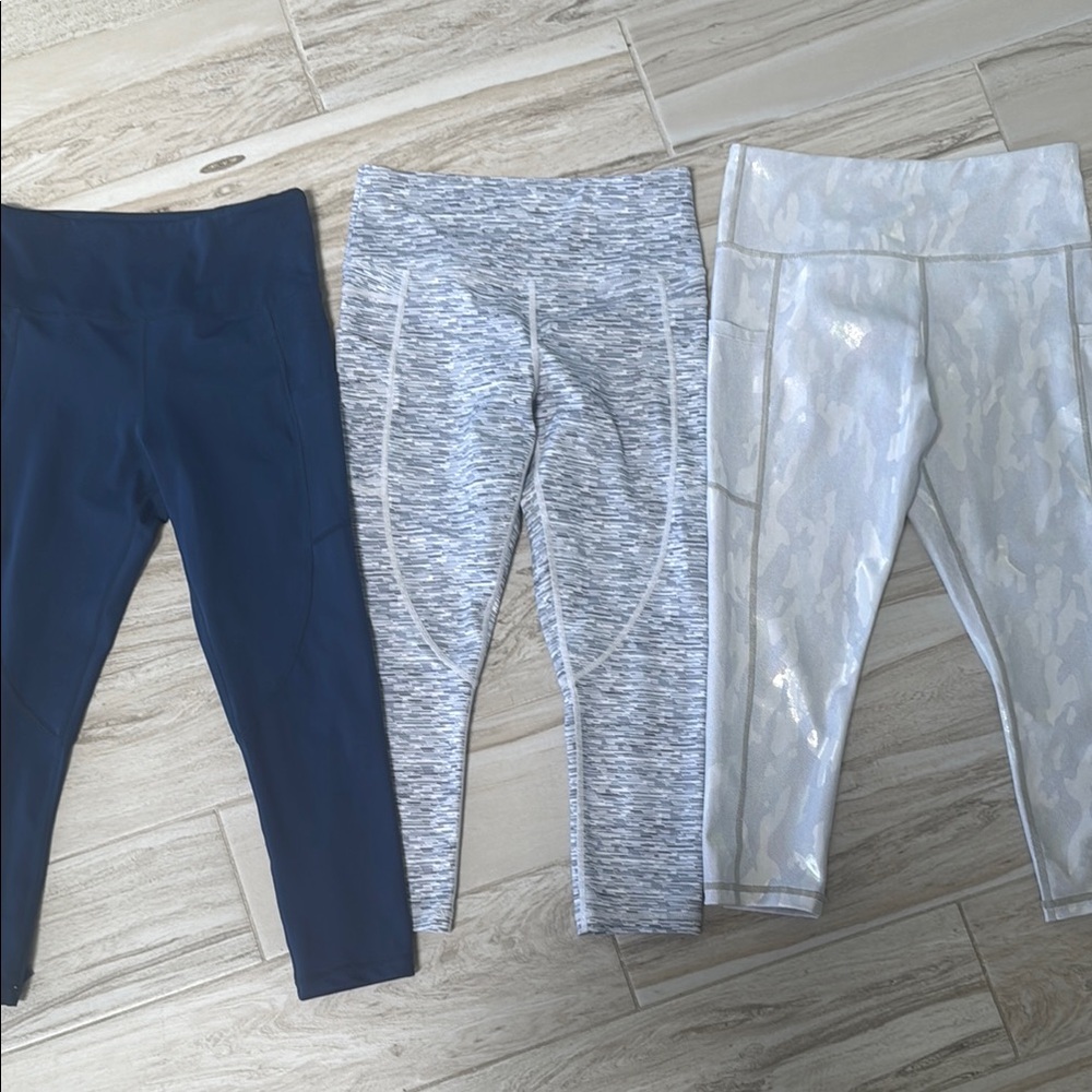ZYIA cropped leggings size 4 with pockets!